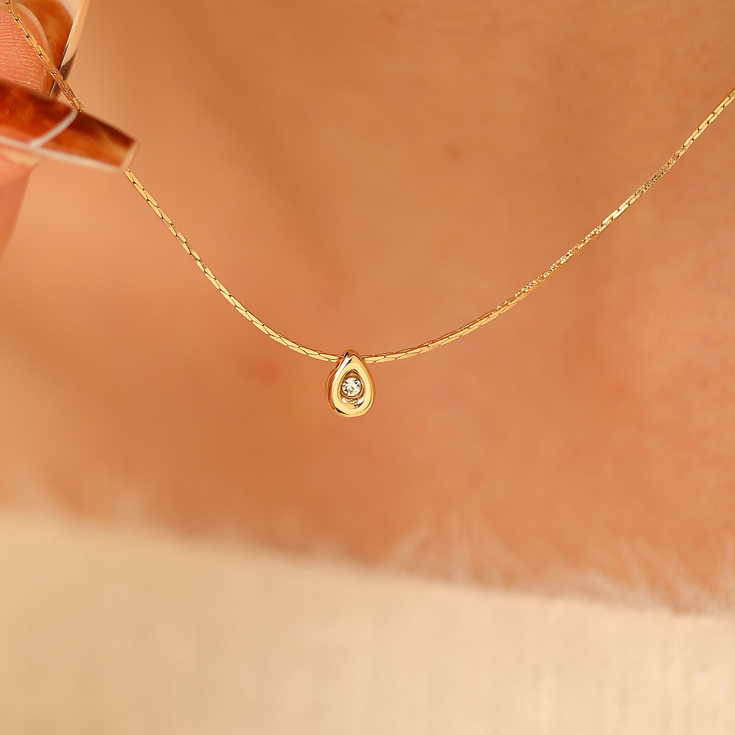Collier simple et tendance ave - Pearl Trim Chain avis et prix